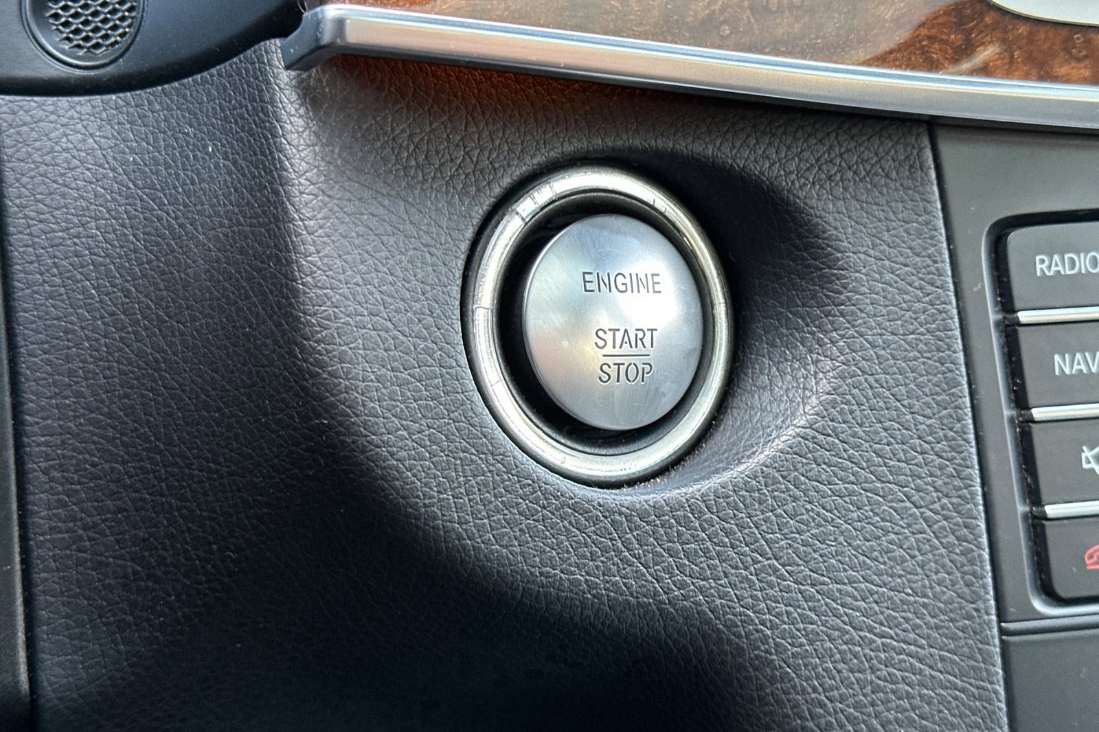 Used 2016 Mercedes-Benz E 350 4MATIC Sedan image 25