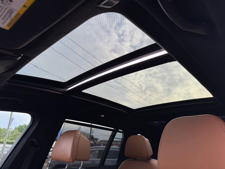 Used 2019 BMW X7 xDrive50i w/ M Sport Package AWD/4WD image 61