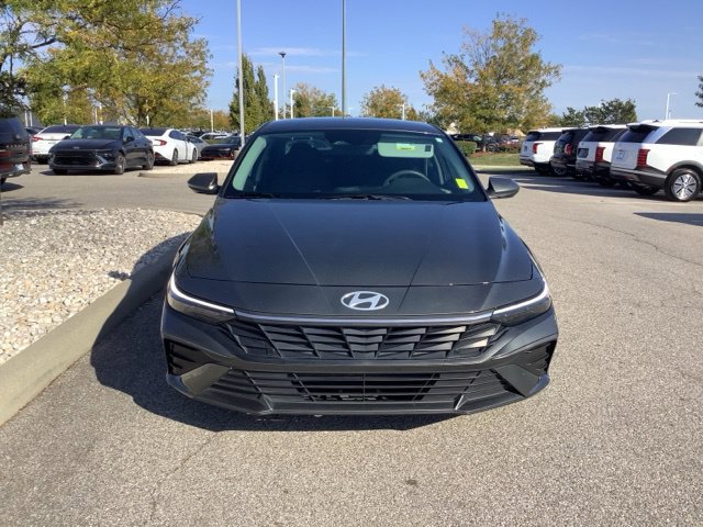 Certified 2024 Hyundai Elantra SE FWD image 3