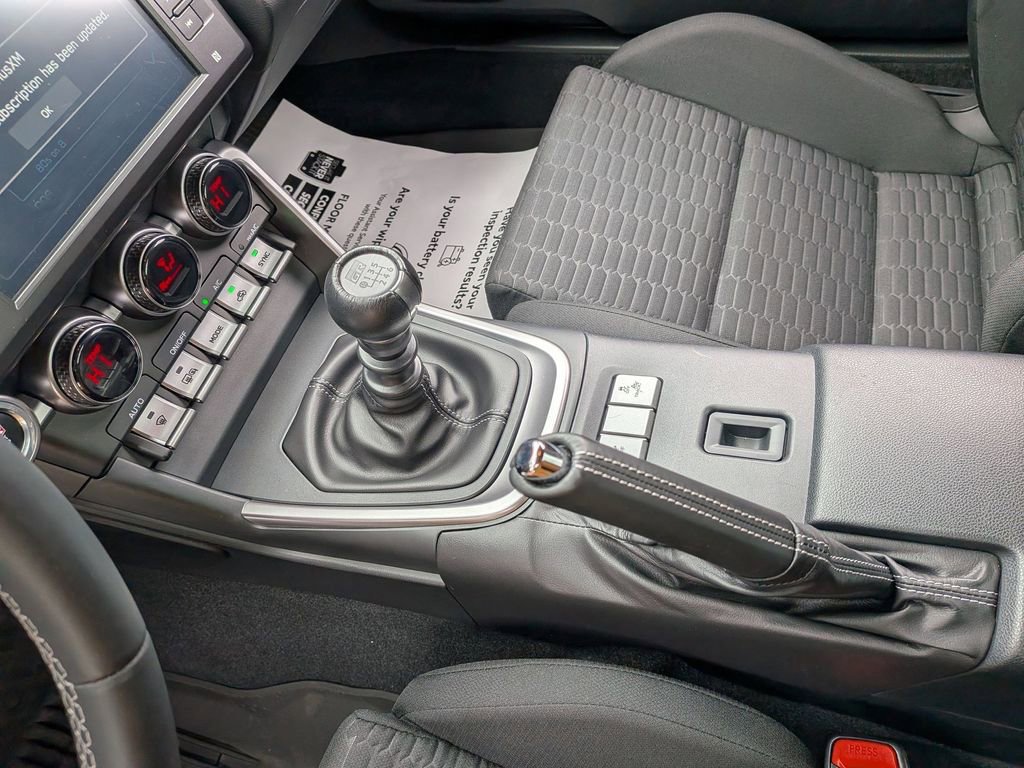 Used 2025 Toyota GR86 w/ ALL Weather Mat Package (TMS) RWD image 14