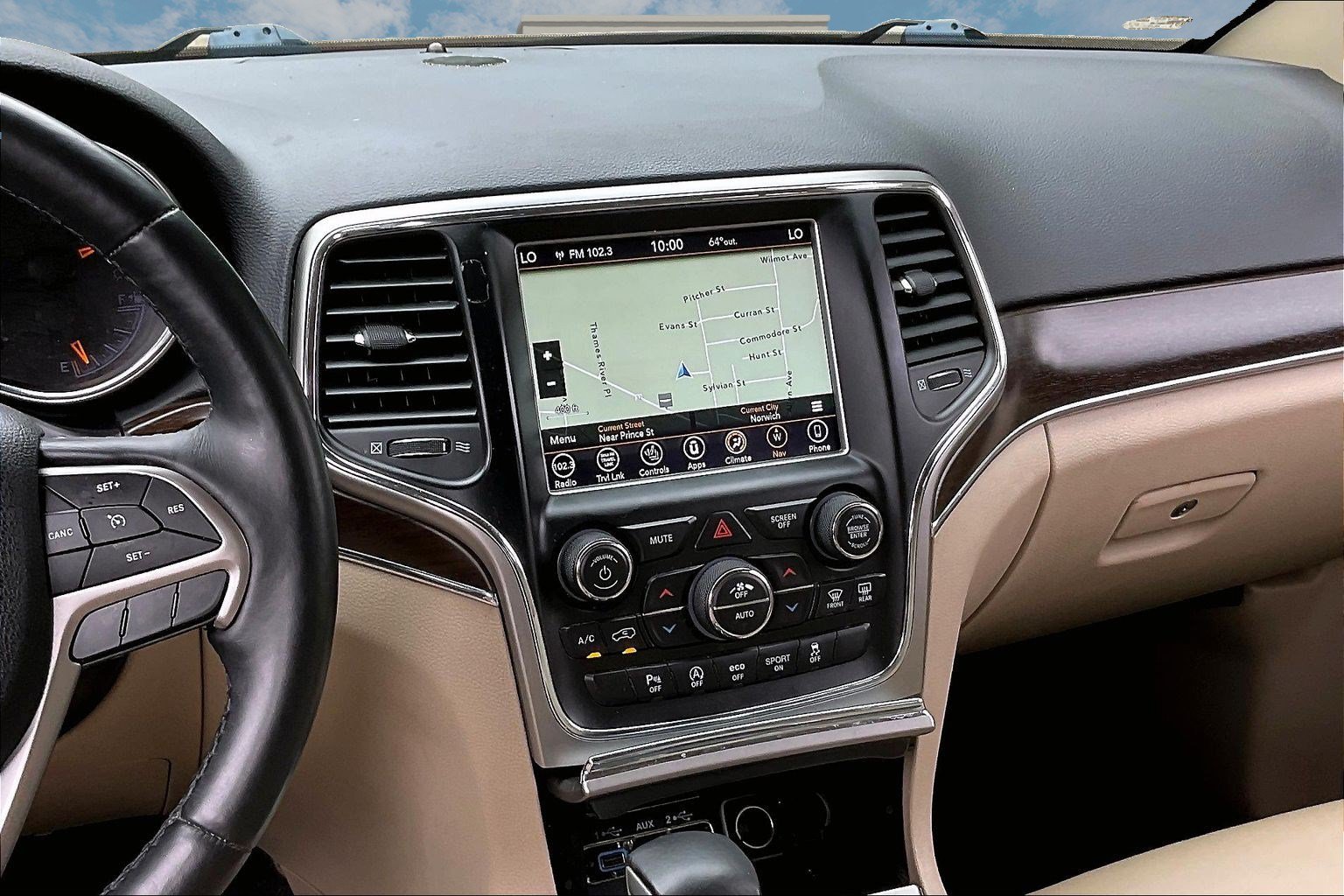 Used 2018 Jeep Grand Cherokee Limited AWD/4WD image 6