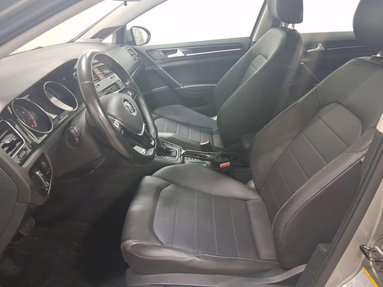 Used 2015 Volkswagen Golf 4-Door image 14