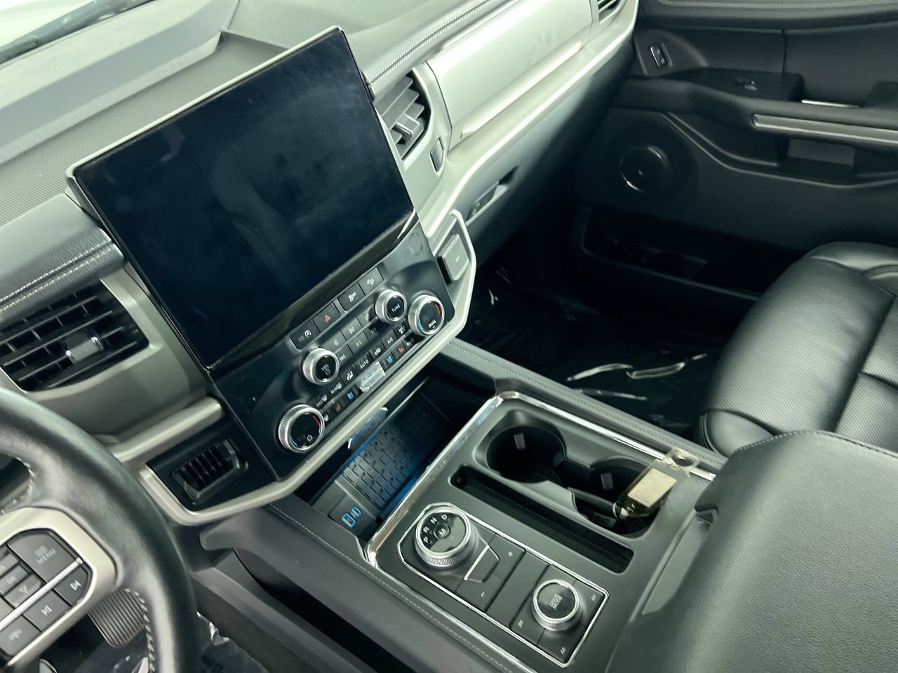 Used 2024 Ford Expedition XLT AWD/4WD image 23