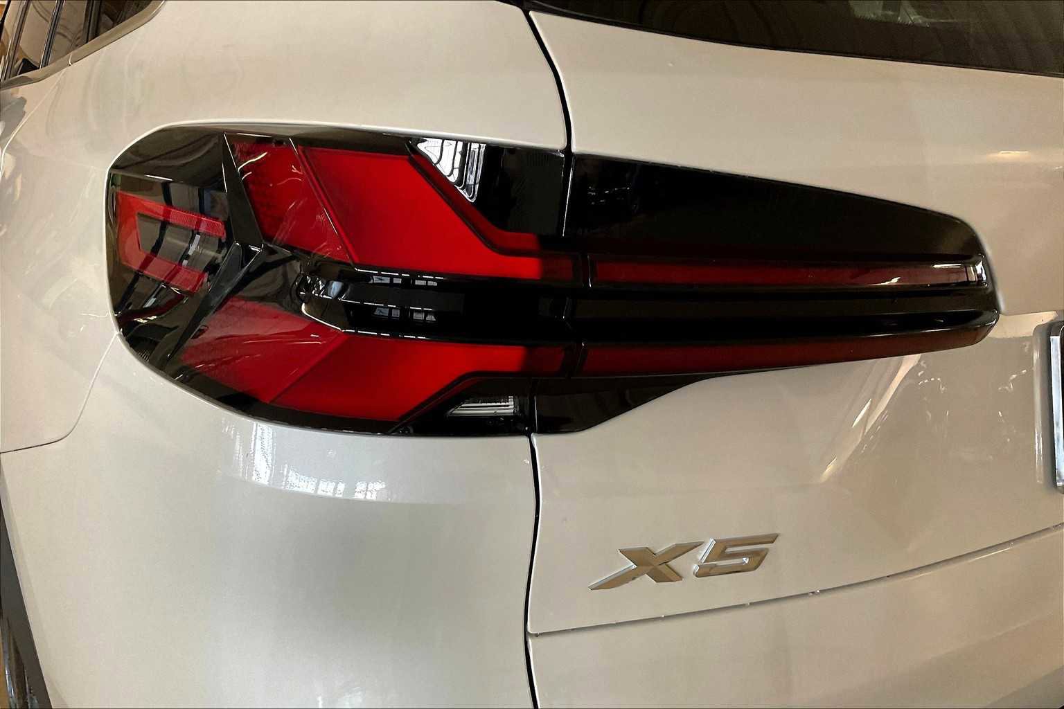 Used 2026 BMW X5 xDrive40i w/ Premium Package image 14