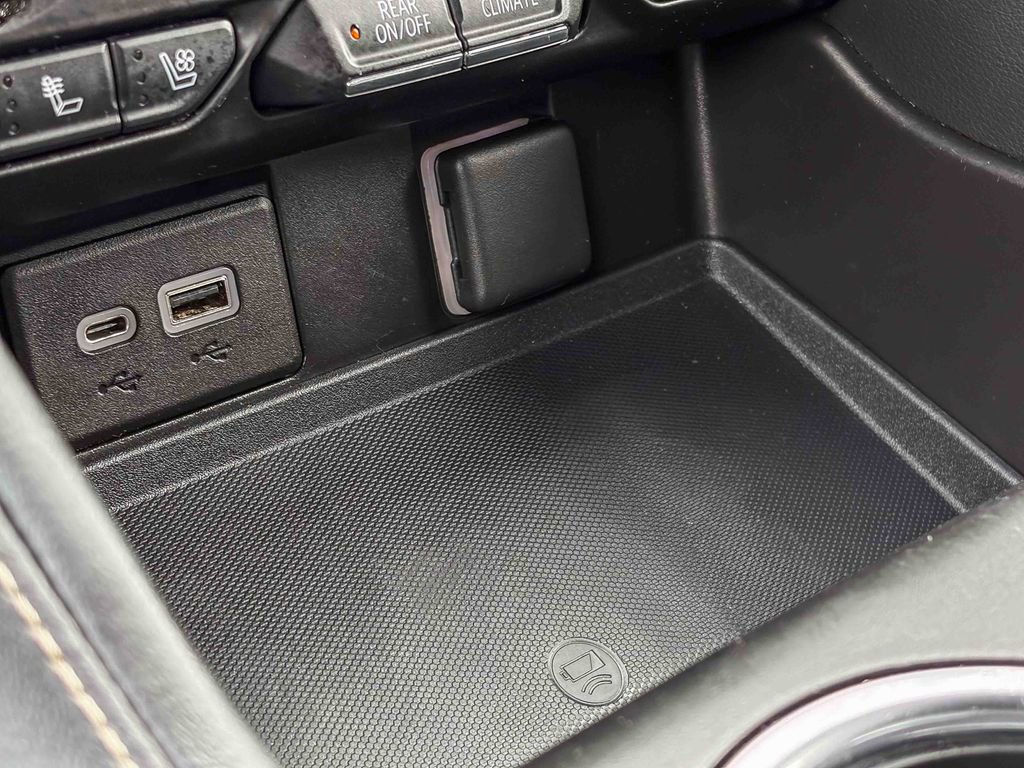 Used 2021 Chevrolet Tahoe Premier w/ Premium Package image 32