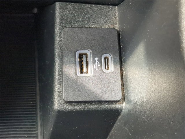 Used 2024 Ford Edge SEL image 25