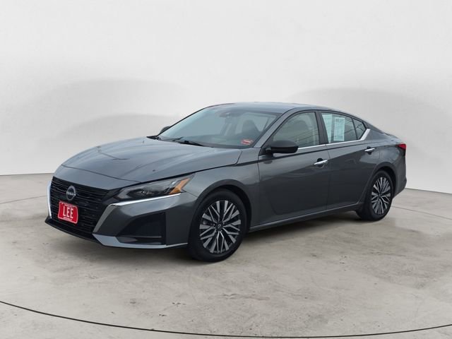 Used 2024 Nissan Altima 2.5 SV image 1