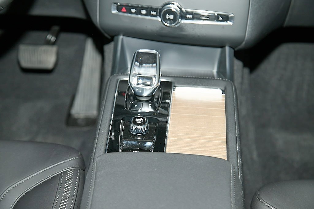 New 2025 Volvo XC90 B6 Plus w/ Protection Package Premier image 29