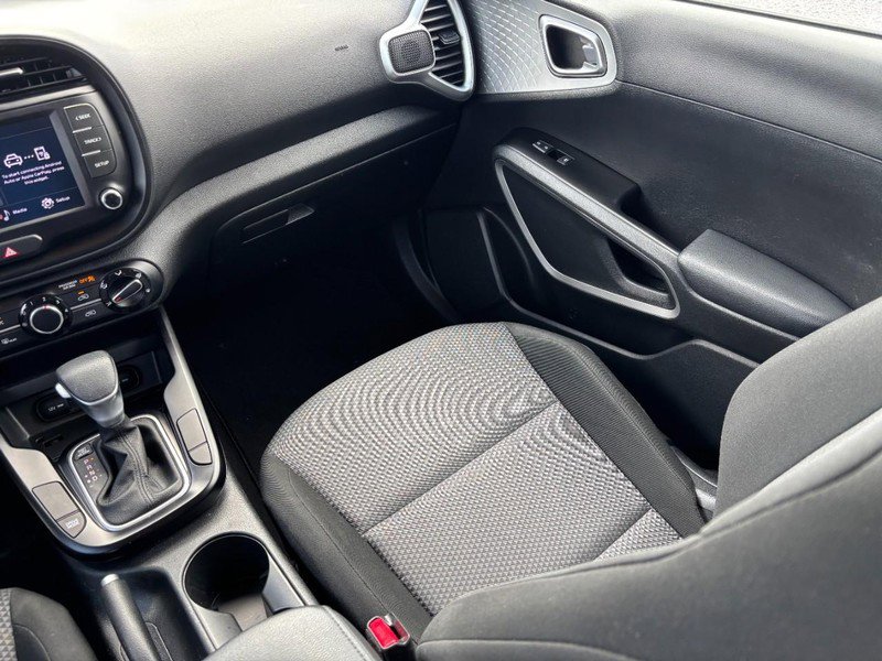 Used 2022 Kia Soul LX w/ Technology Package FWD image 16