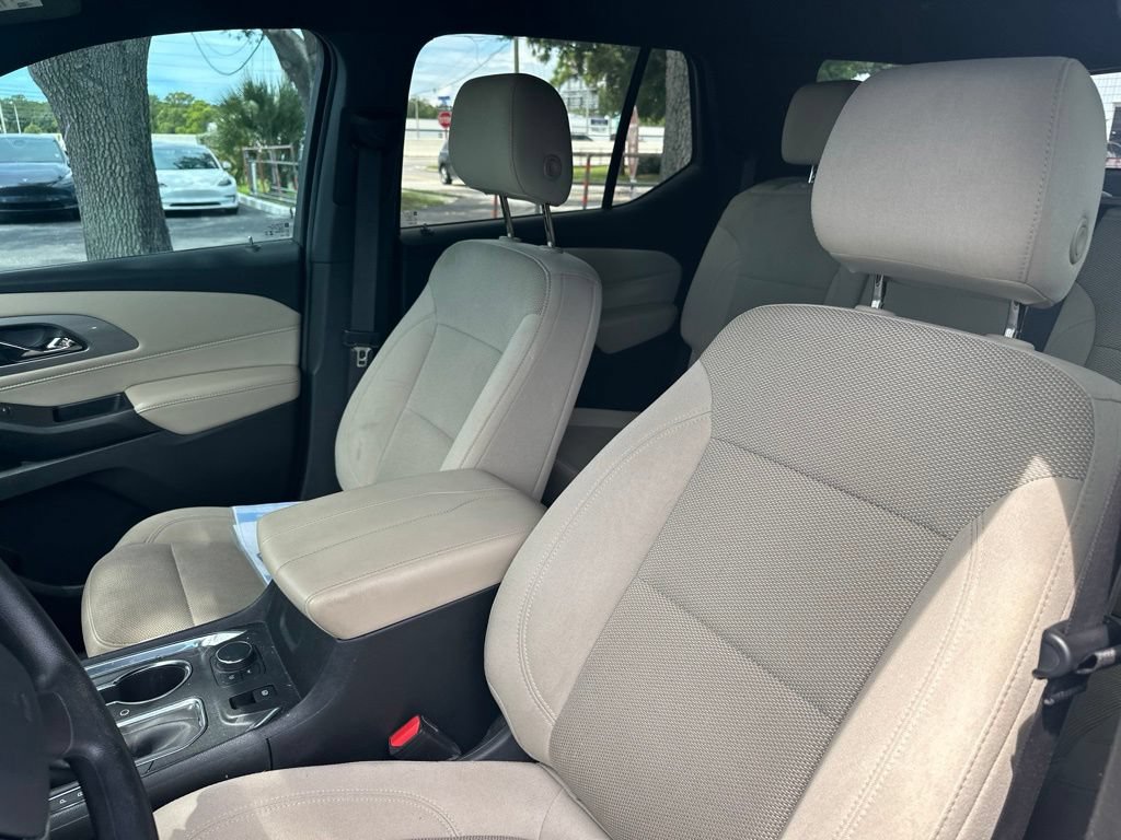 Used 2023 Chevrolet Traverse LS w/ Safety Package FWD image 7