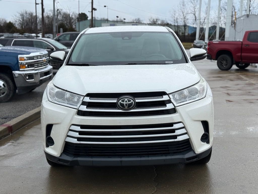 Used 2017 Toyota Highlander LE FWD image 3