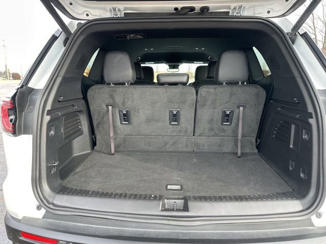 Used 2024 GMC Acadia AT4 image 17