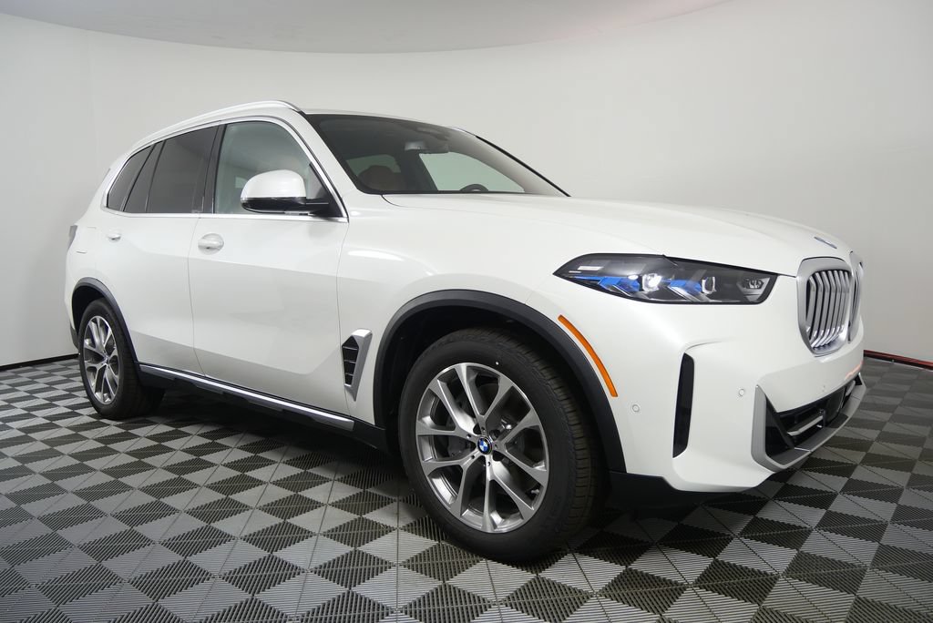 Used 2026 BMW X5 xDrive50e AWD/4WD image 2
