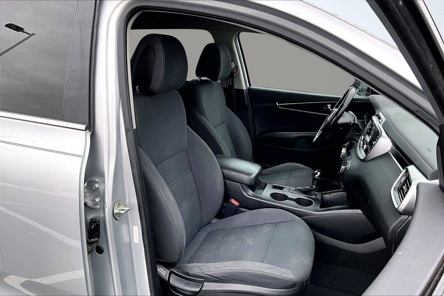 Used 2016 Kia Sorento LX w/ LX Convenience Package image 8