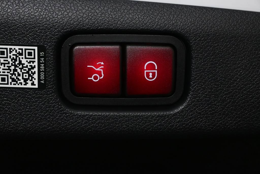 Used 2025 Mercedes-Benz E 350 Sedan image 29