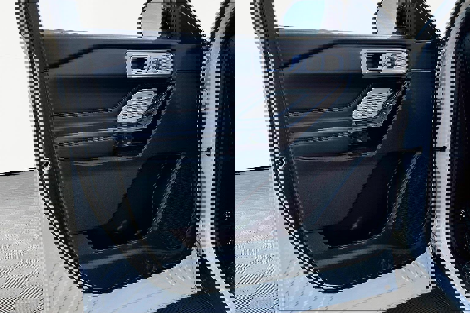 Used 2022 Ford Explorer Platinum w/ Technology Package image 19