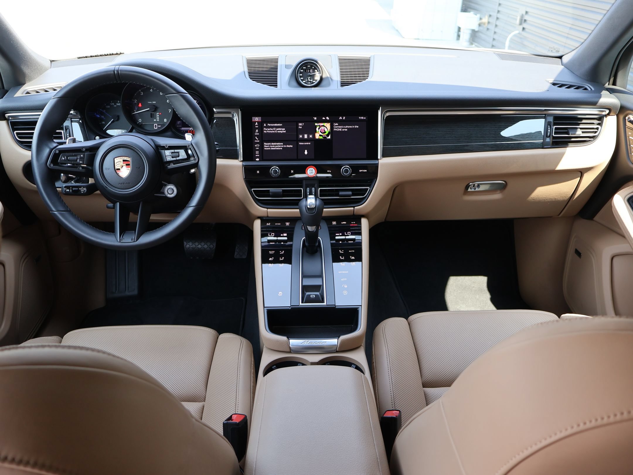 Certified 2026 Porsche Macan AWD/4WD image 23