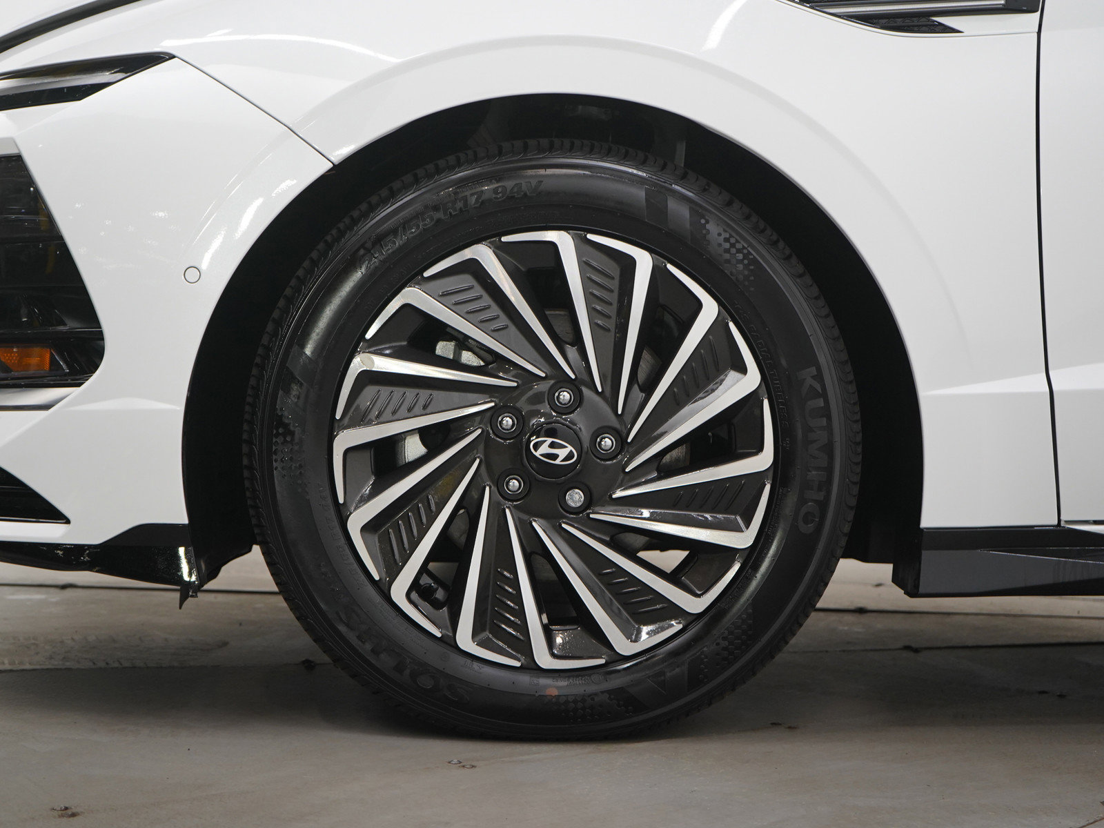 Certified 2025 Hyundai Sonata Limited FWD image 29