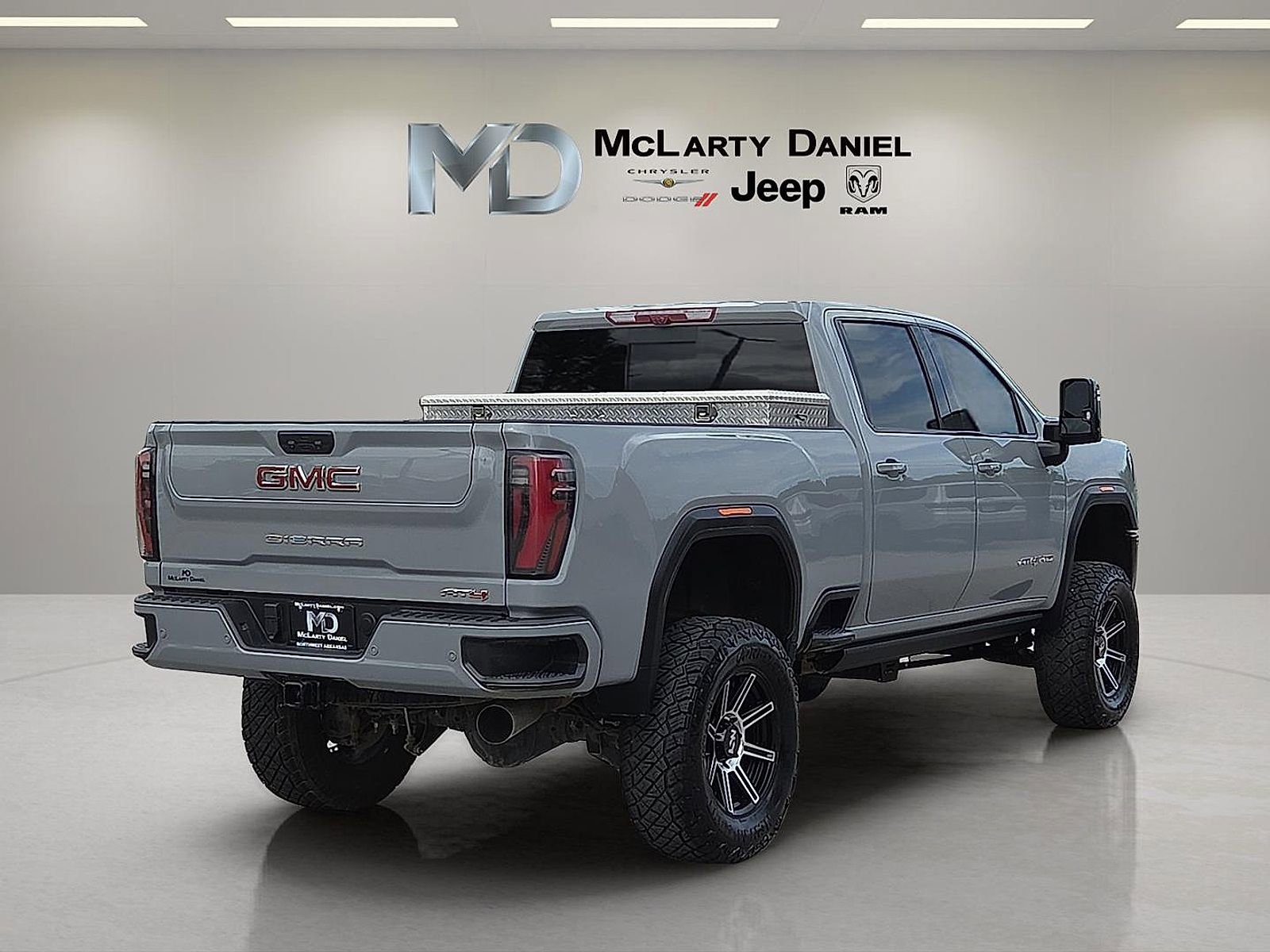 Used 2025 GMC Sierra 2500 AT4 w/ AT4 Premium Plus Package AWD/4WD image 5