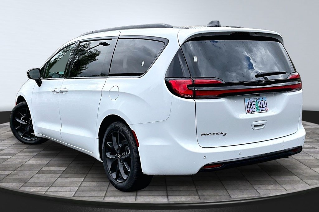 Certified 2026 Chrysler Pacifica Select w/ S Appearance Package FWD image 21