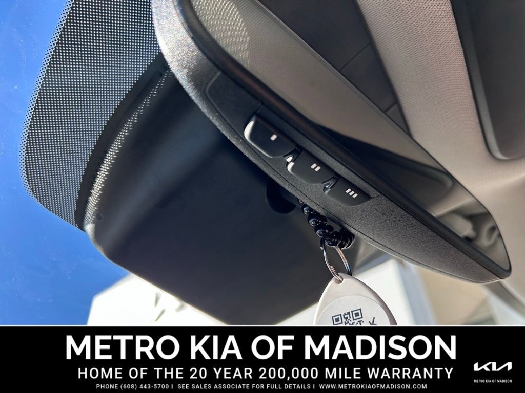 Used 2023 Kia Carnival SX Prestige image 32