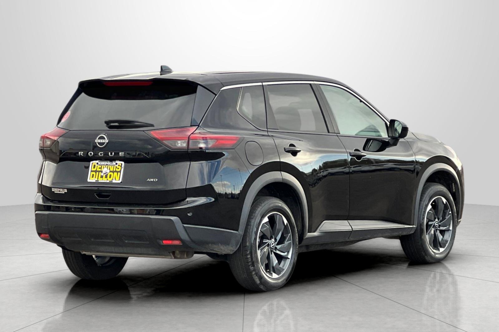 Used 2025 Nissan Rogue SV image 4