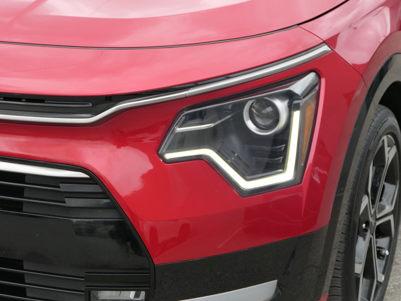 Used 2023 Kia Niro EX Touring image 9