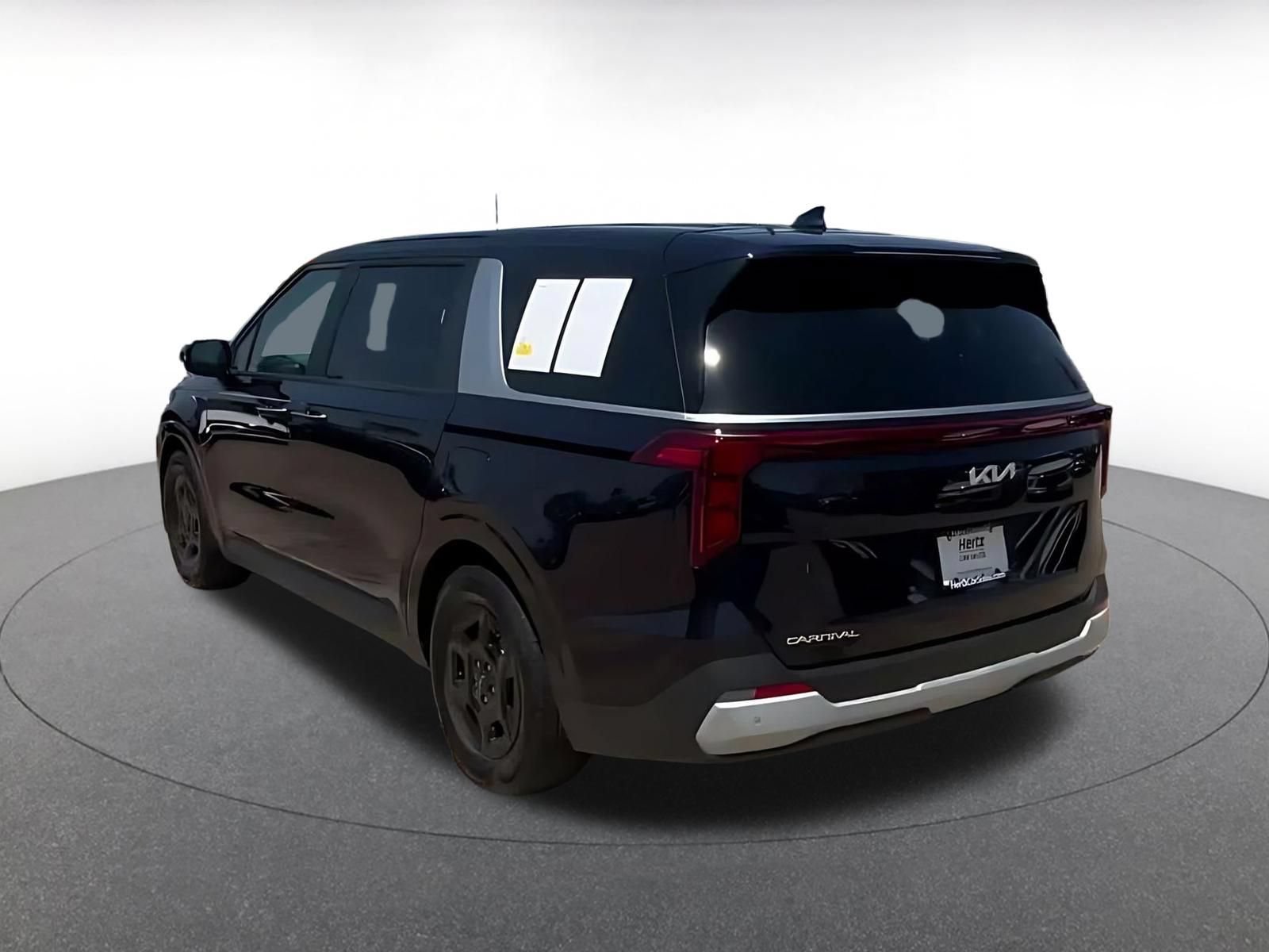 Used 2026 Kia Carnival FWD image 9