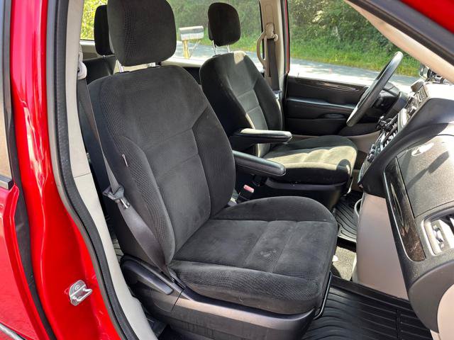 Used 2016 Dodge Grand Caravan American Value Package FWD image 20