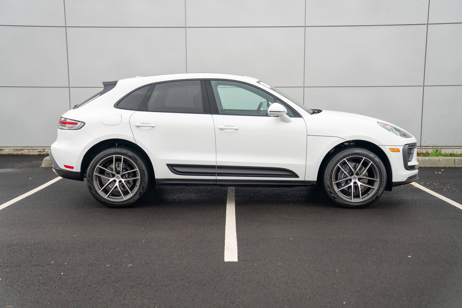 Certified 2025 Porsche Macan image 8