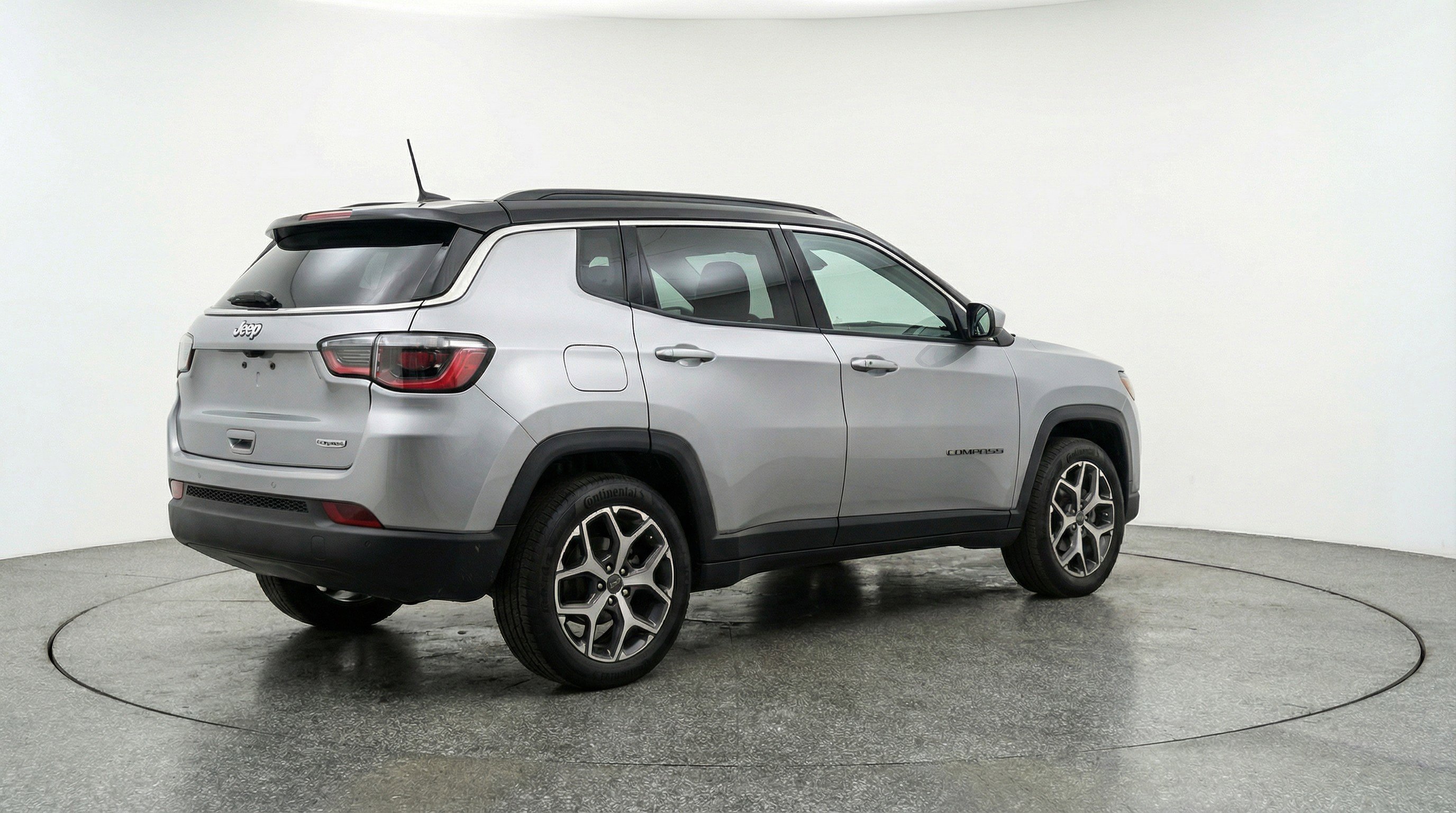 Used 2025 Jeep Compass Limited image 9