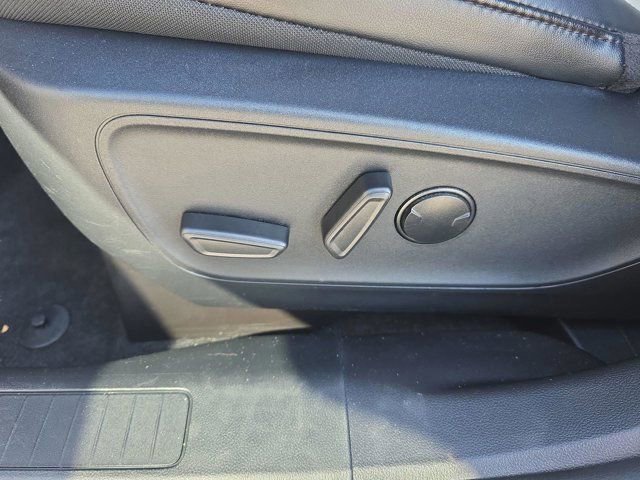 Used 2025 Ford Escape SE image 15