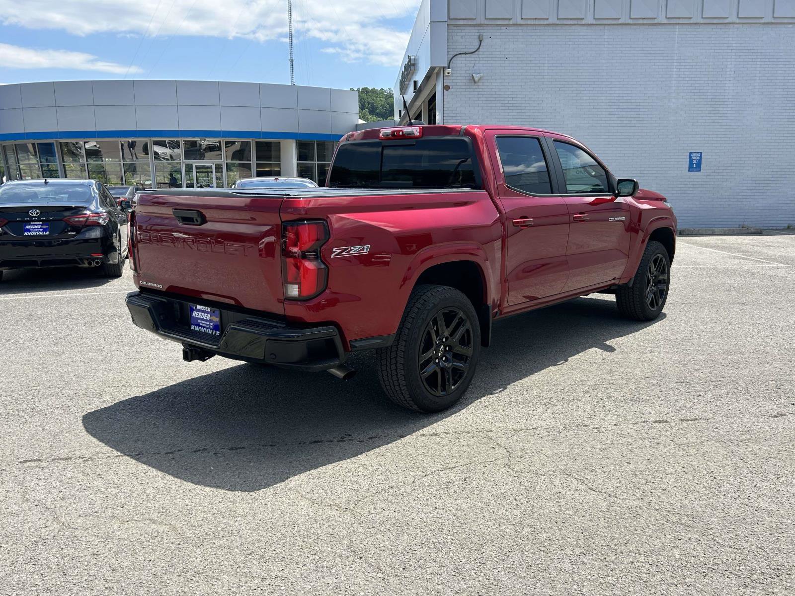 Used 2025 Chevrolet Colorado Z71 w/ Technology Package AWD/4WD image 3