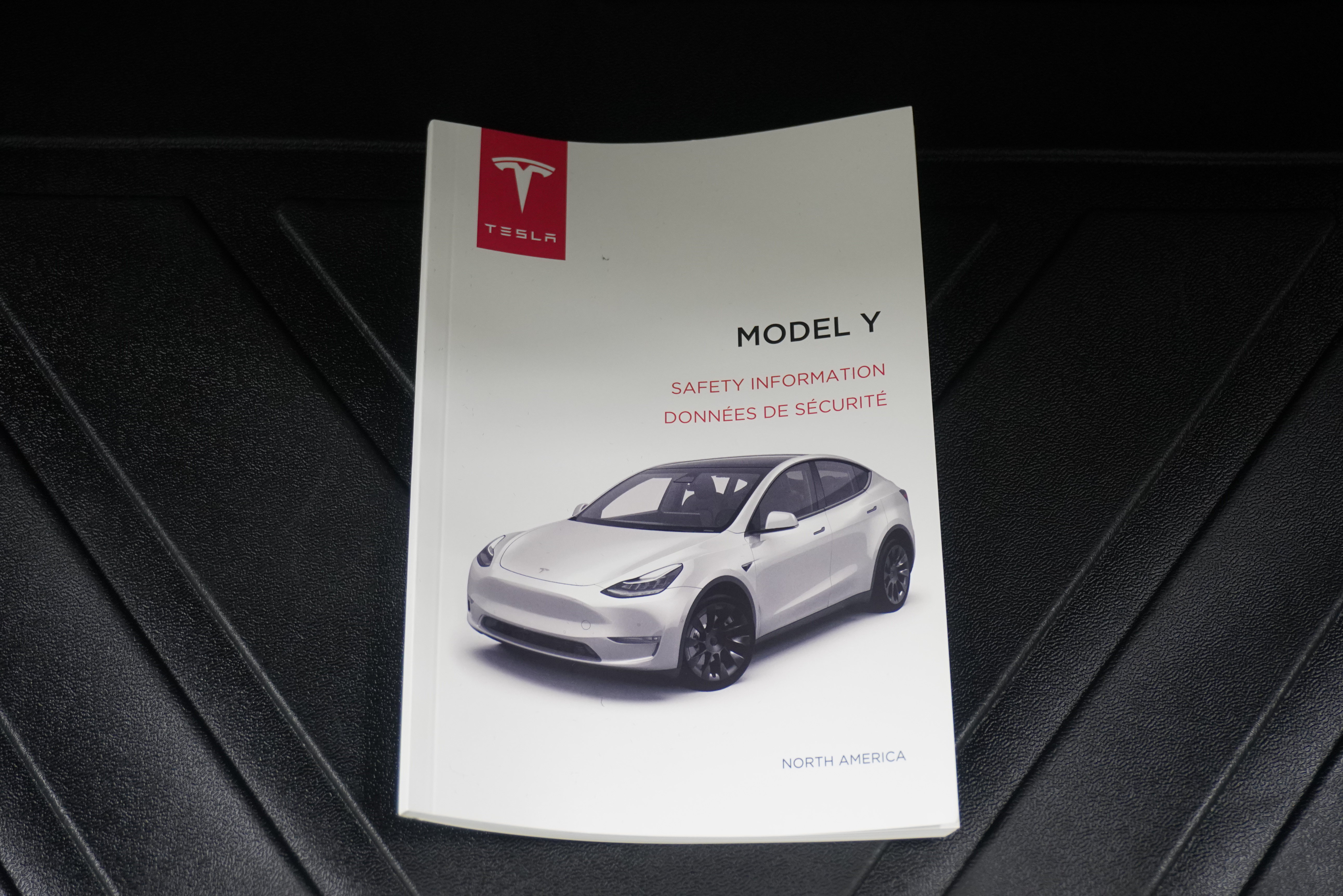 Used 2023 Tesla Model Y Long Range AWD/4WD image 23