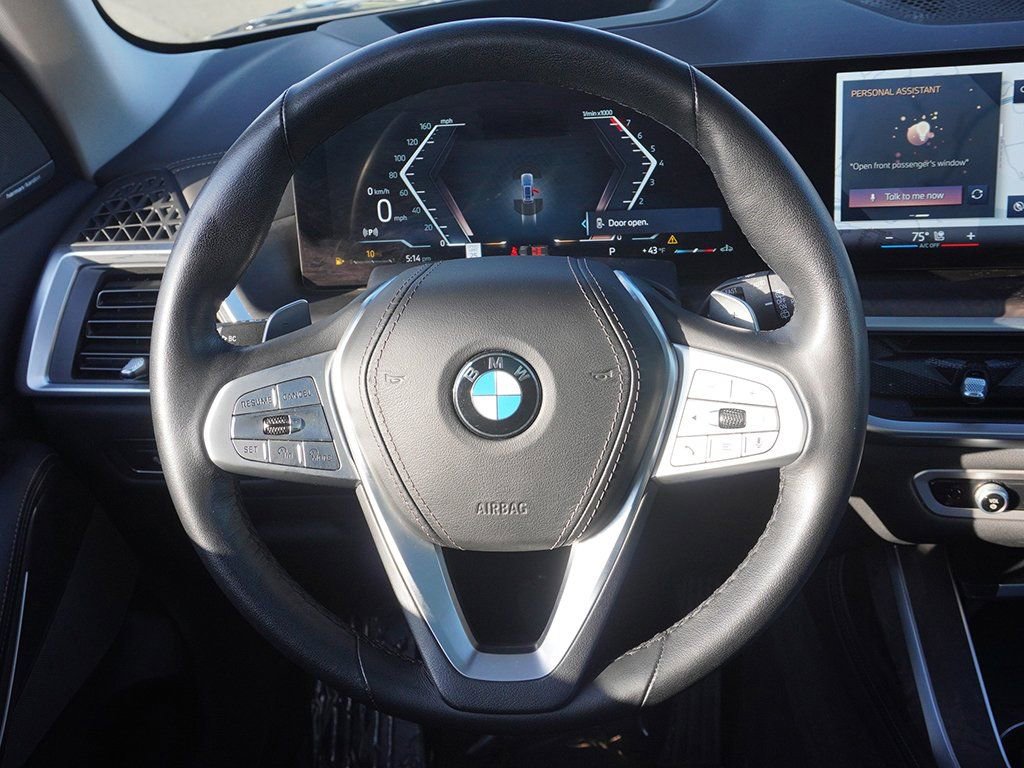 Used 2025 BMW X7 xDrive40i w/ Premium Package image 42
