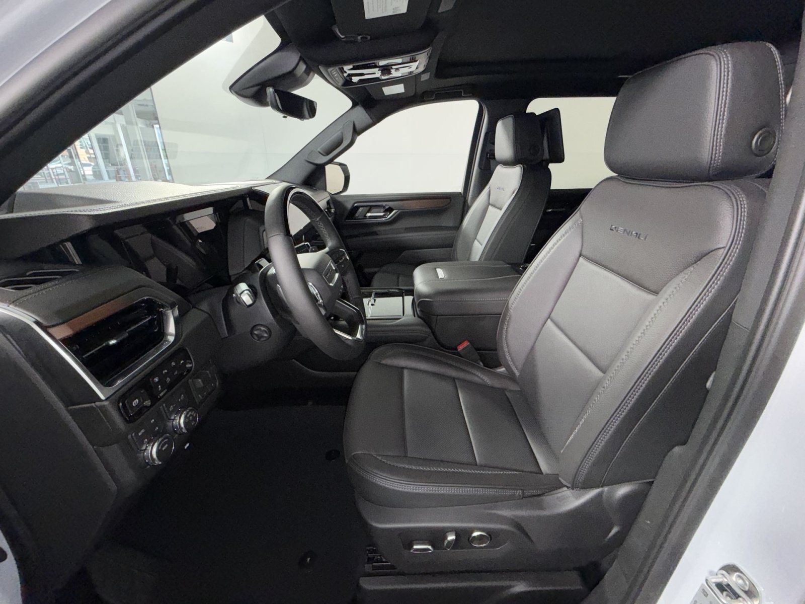 New 2026 GMC Yukon XL Denali w/ Denali Reserve Package AWD/4WD image 13