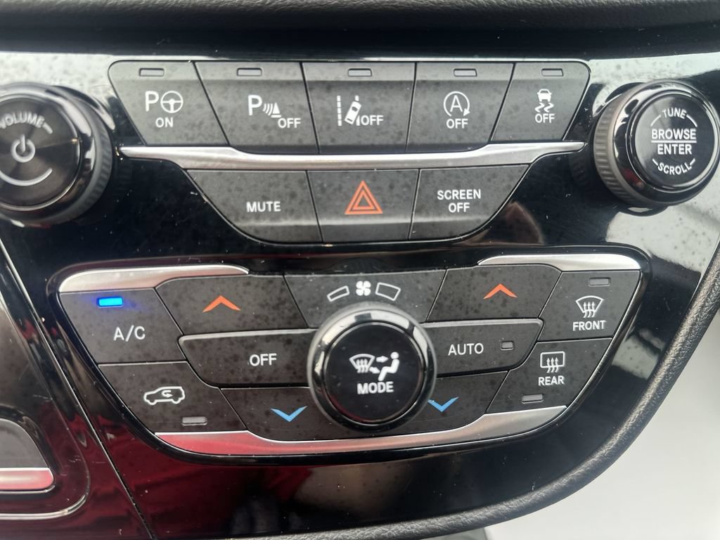Used 2020 Chrysler Pacifica Touring-L Plus w/ Advanced Safetytec Group FWD image 26