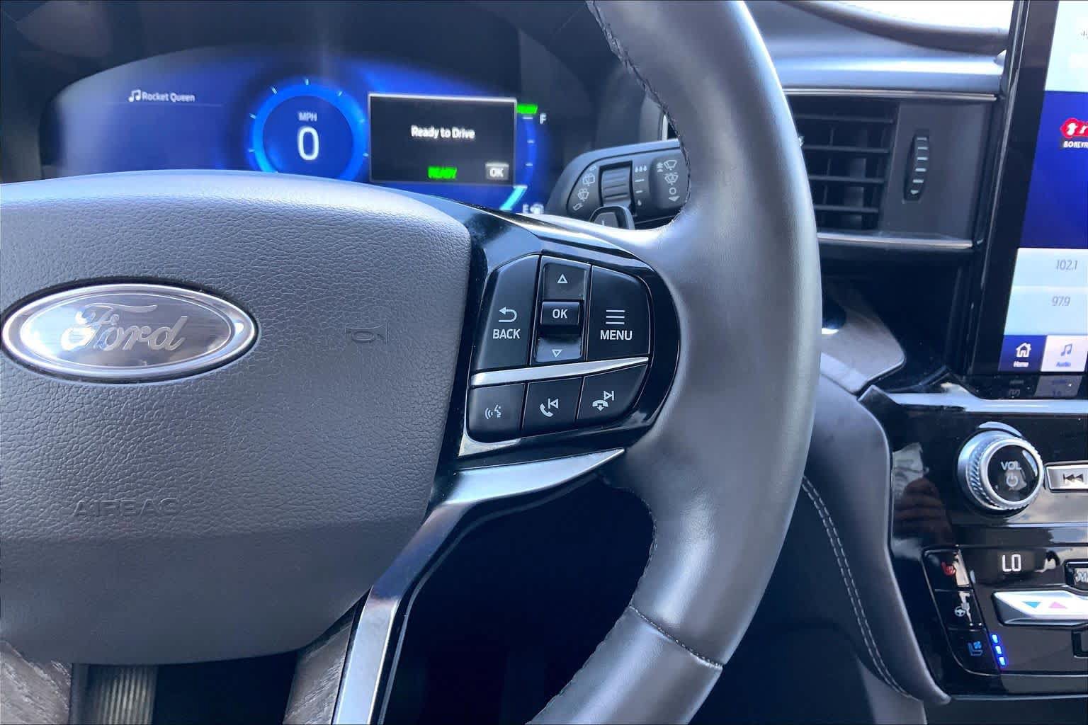 Used 2021 Ford Explorer Platinum w/ Premium Technology Package AWD/4WD image 25