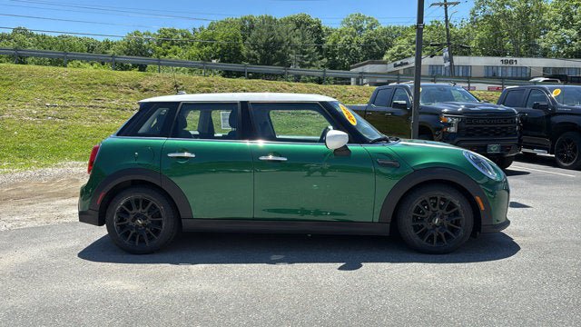 Used 2023 MINI Cooper 4-Door Hardtop FWD image 5