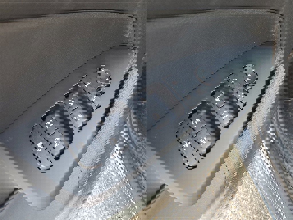 New 2025 Kia Sportage LX image 9