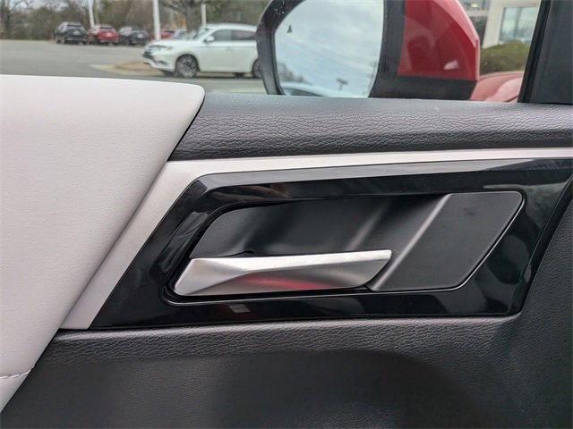 New 2025 Mitsubishi Outlander SE image 12