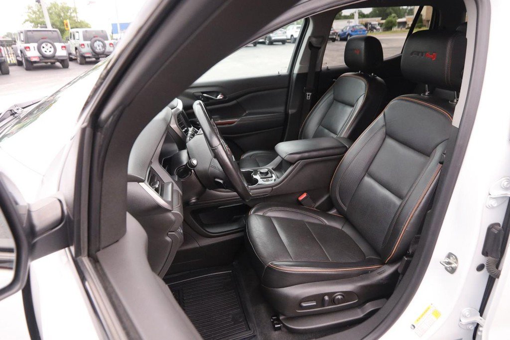 Used 2022 GMC Acadia AT4 w/ Technology Package AWD/4WD image 9