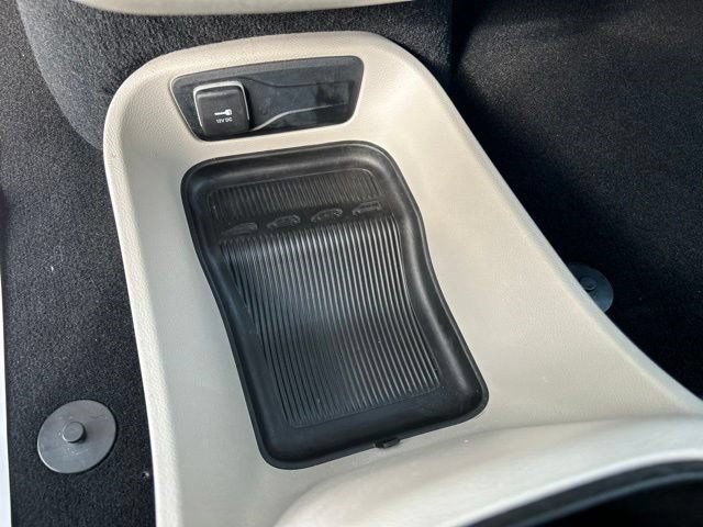 Used 2024 Chrysler Pacifica Limited FWD image 36