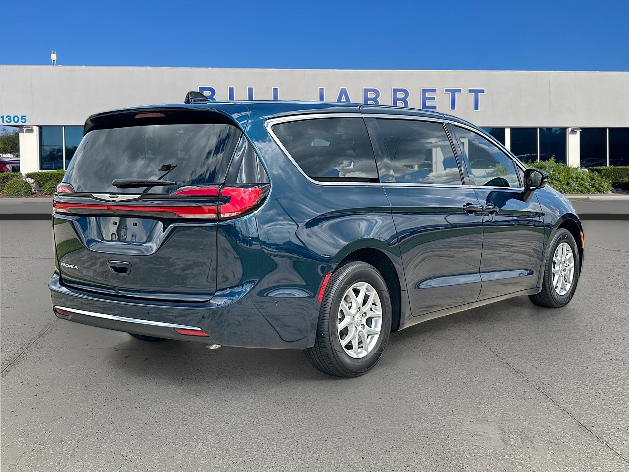 Used 2025 Chrysler Pacifica Select FWD image 7