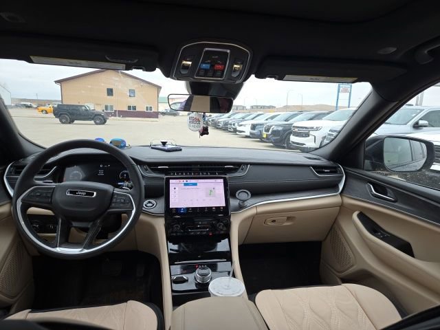 Used 2025 Jeep Grand Cherokee L Limited w/ Trailer Tow Package image 8