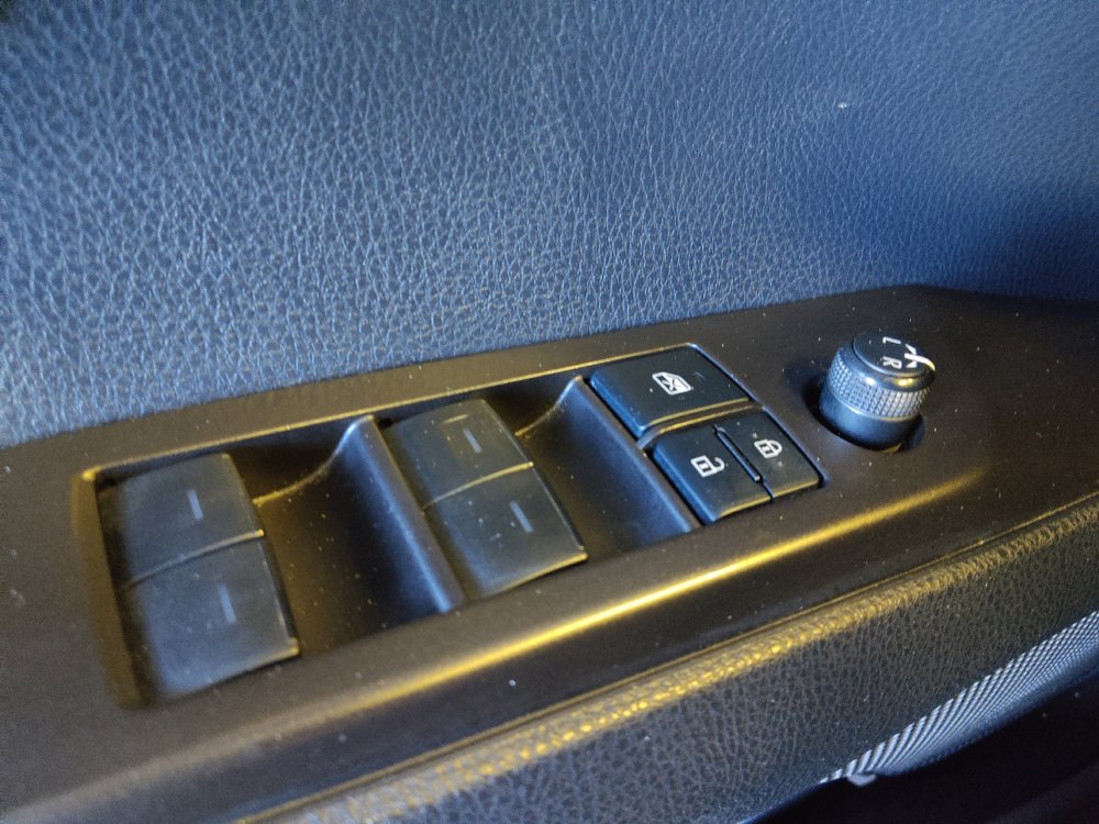 Used 2021 Toyota Camry SE w/ Carpet Mat Package (TMS) FWD image 27