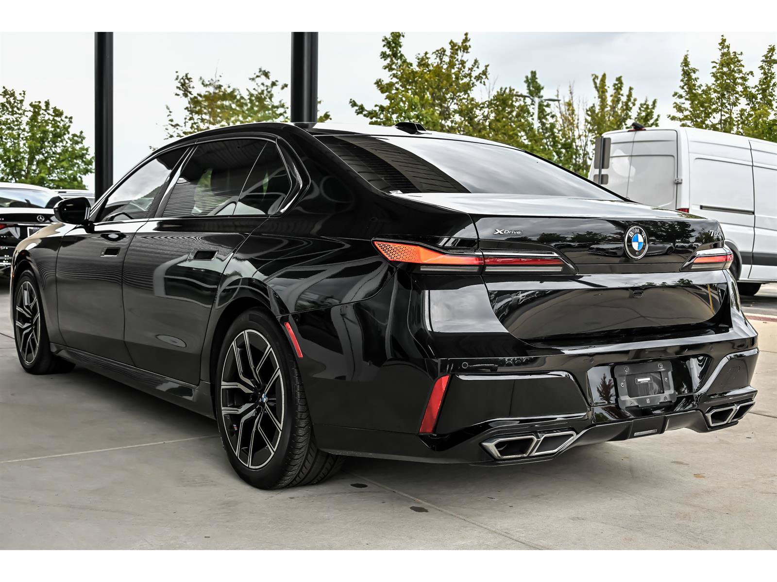 Used 2023 BMW 760i xDrive AWD/4WD image 6