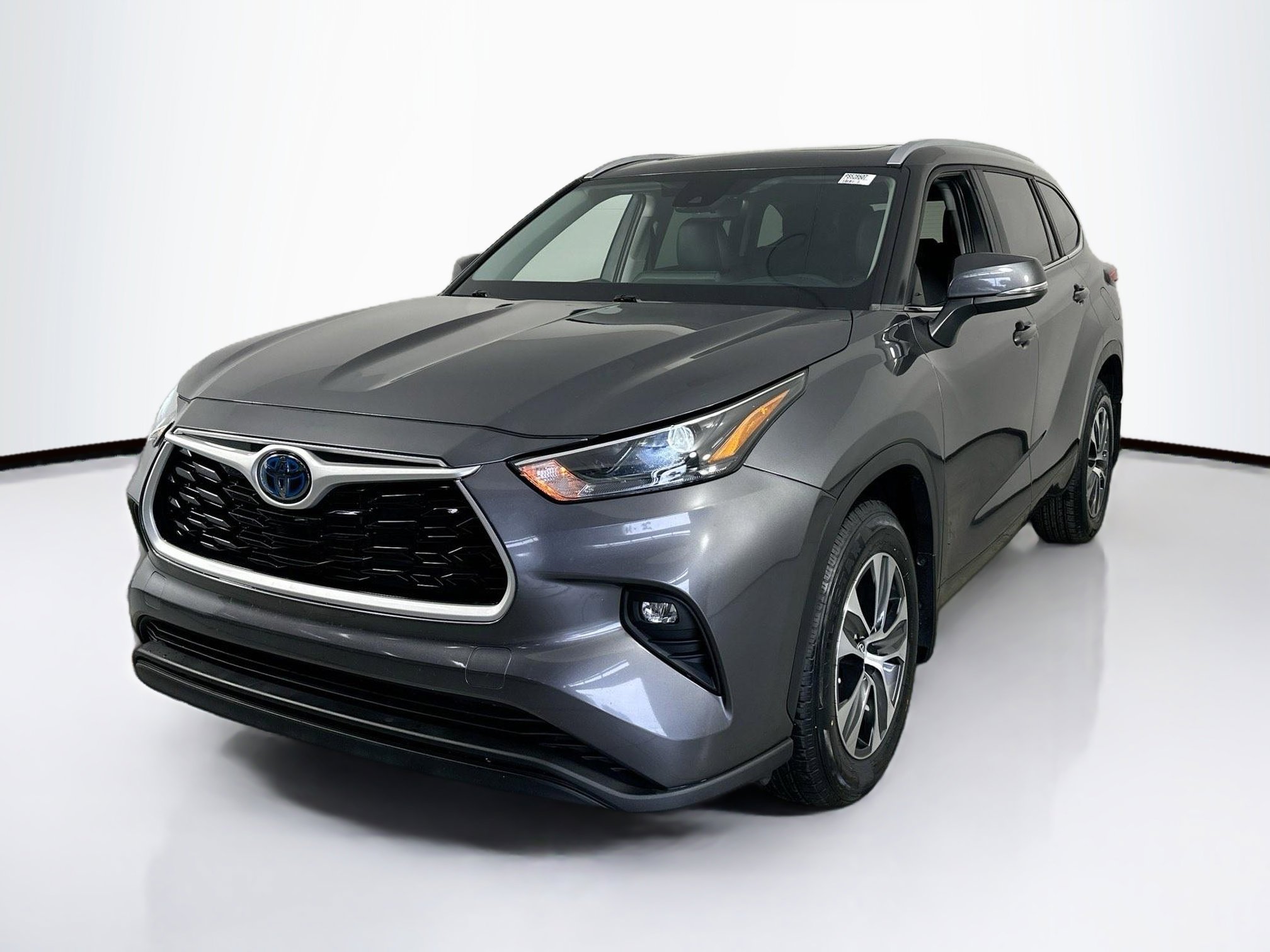 Used 2023 Toyota Highlander XLE image 1