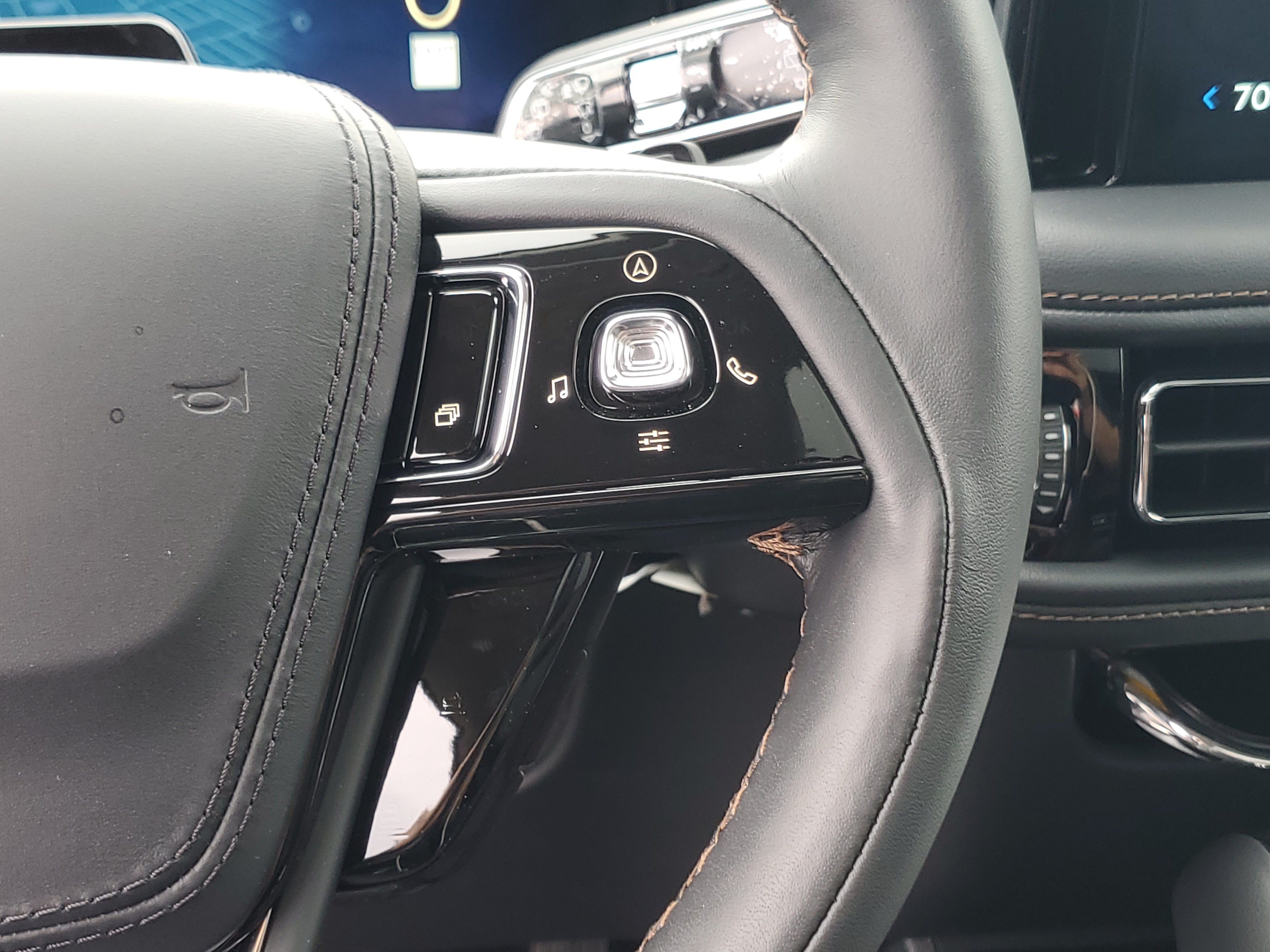 New 2027 Lincoln Aviator Reserve AWD/4WD image 17