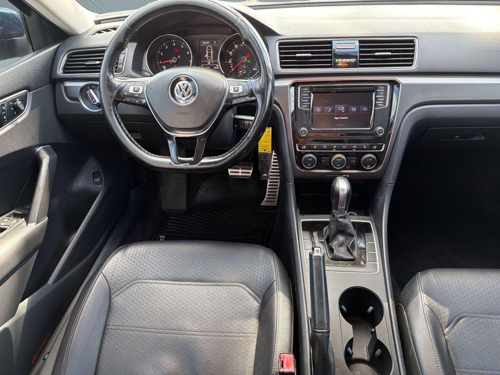 Used 2018 Volkswagen Passat 2.0T R-Line FWD image 29